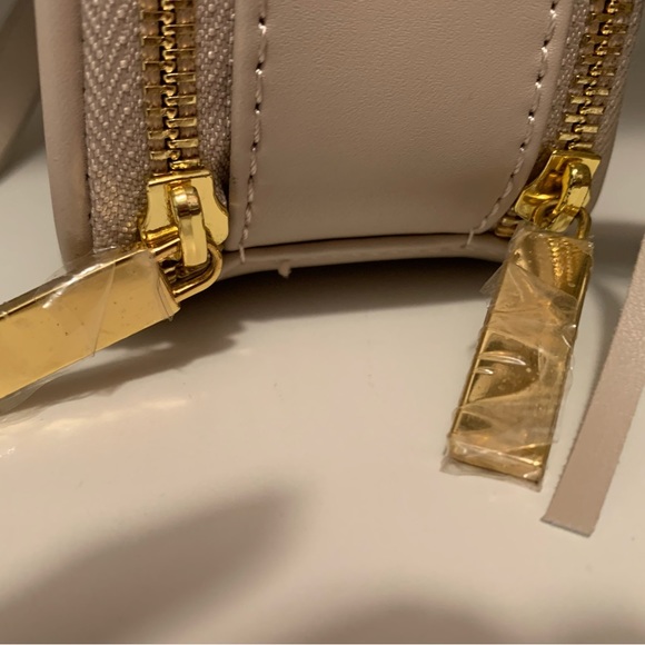 Joy & Iman RFID Crossbody Bag - Picture 4 of 16